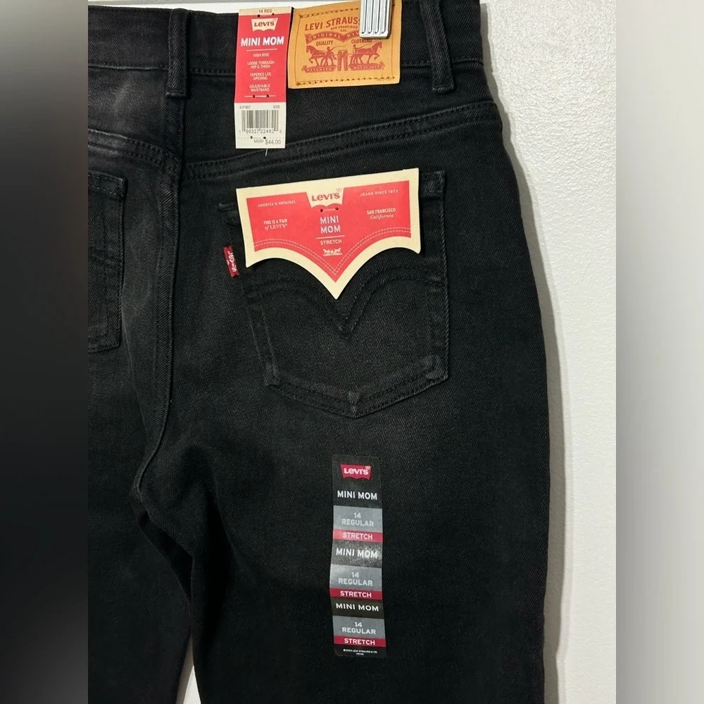 New! Levi’s High Rise Mini Mom Jeans